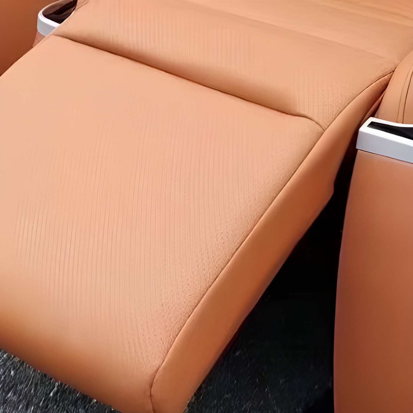 relyauto-aviation-seat-caramel-local-01-legrest-perf