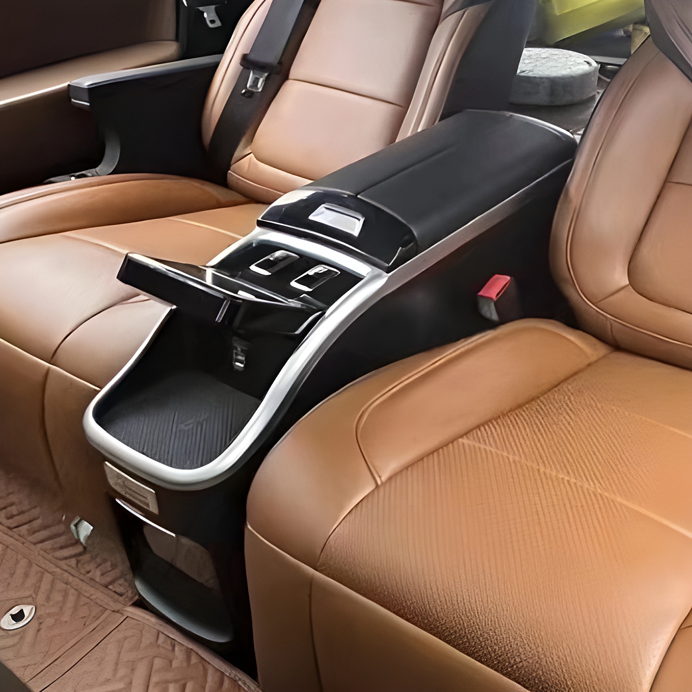relyauto-aviation-seat-caramel-local-05-far-seat-console