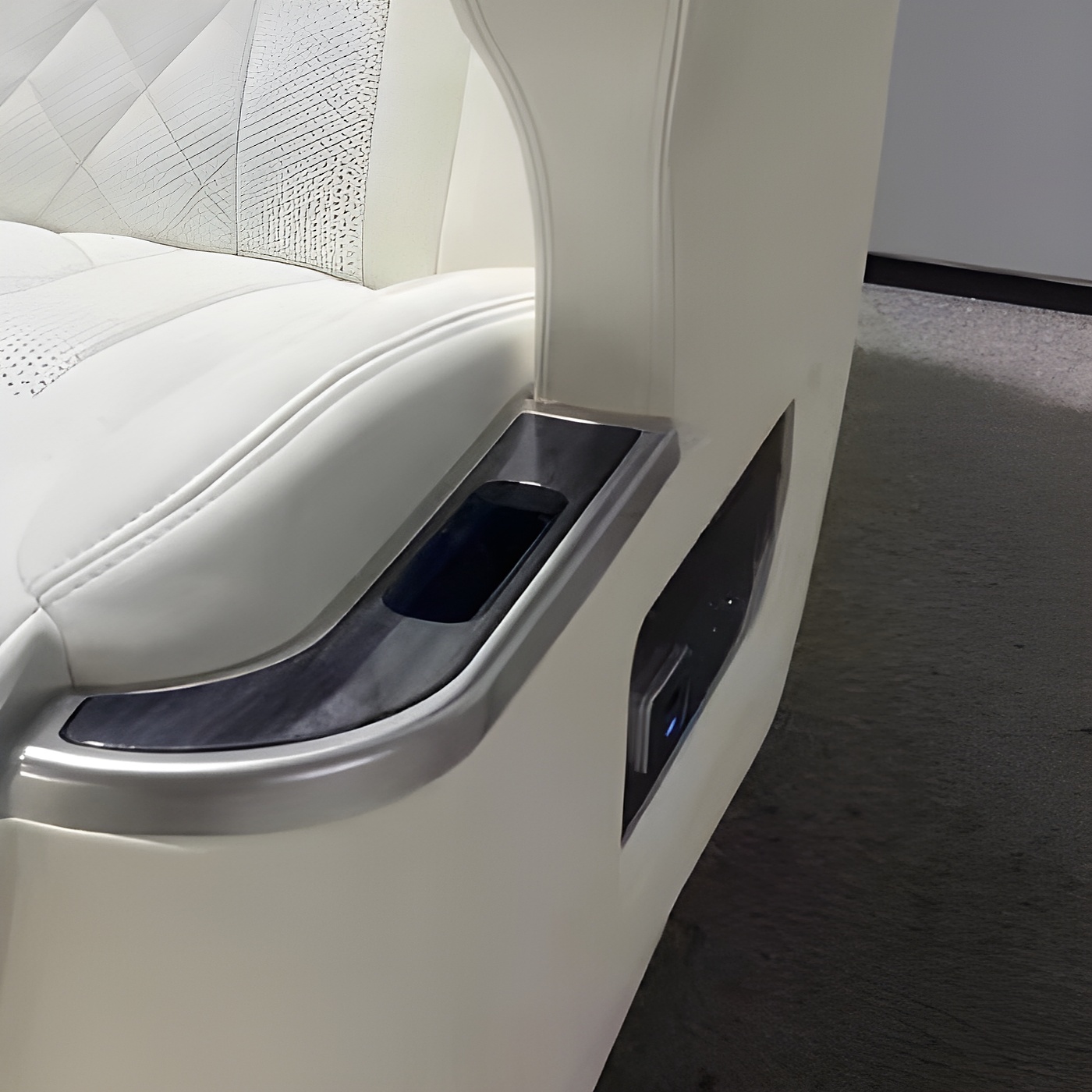 relyauto-aviation-seat-white-mx-local-06-cushion-armrest