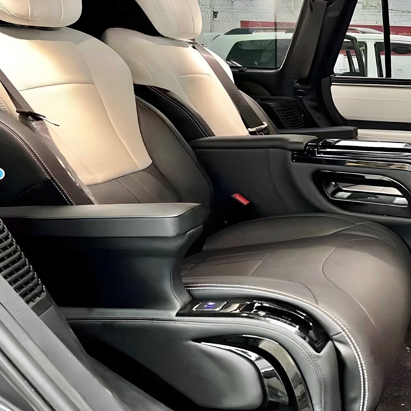 relyauto-aviation-seat-blk-ivory-local-05-seat-quarter-cabin