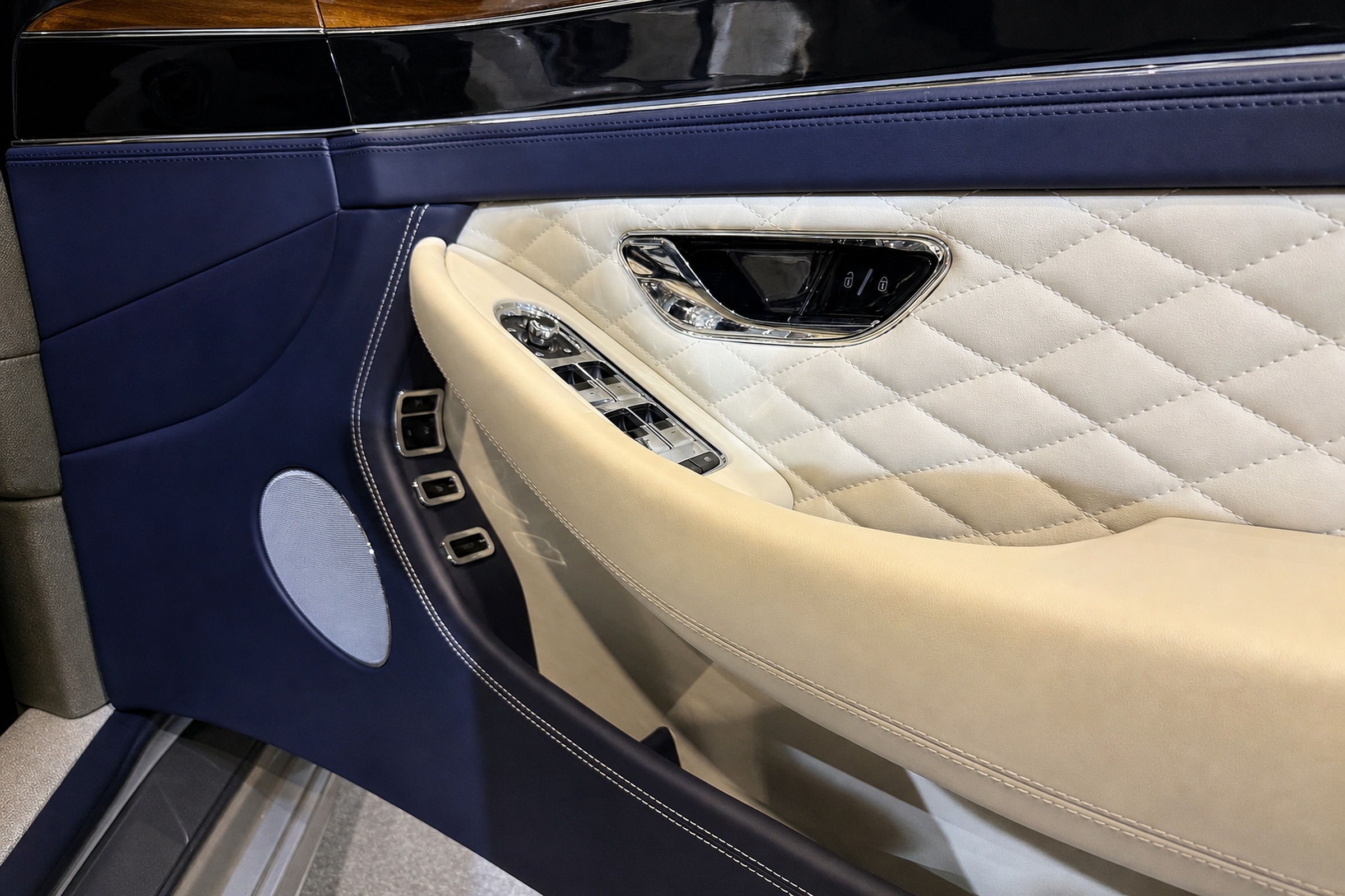 relyauto-bentley-gt-banner-05-door-trim