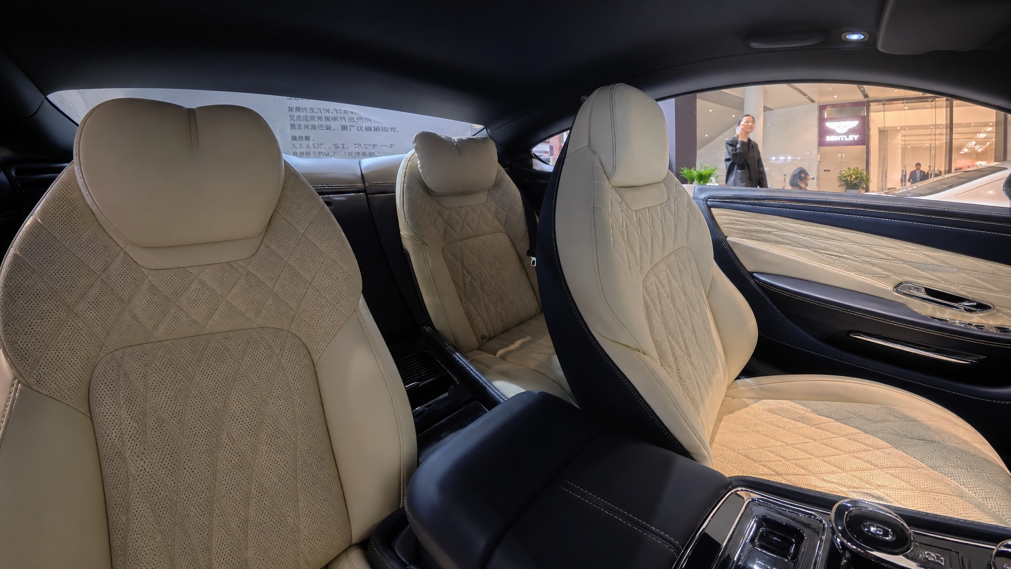 relyauto-bentley-gt-wide-02-front-seats