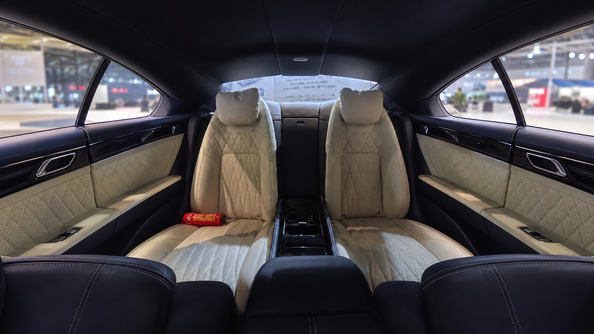 relyauto-bentley-gt-wide-01-rear-cabin