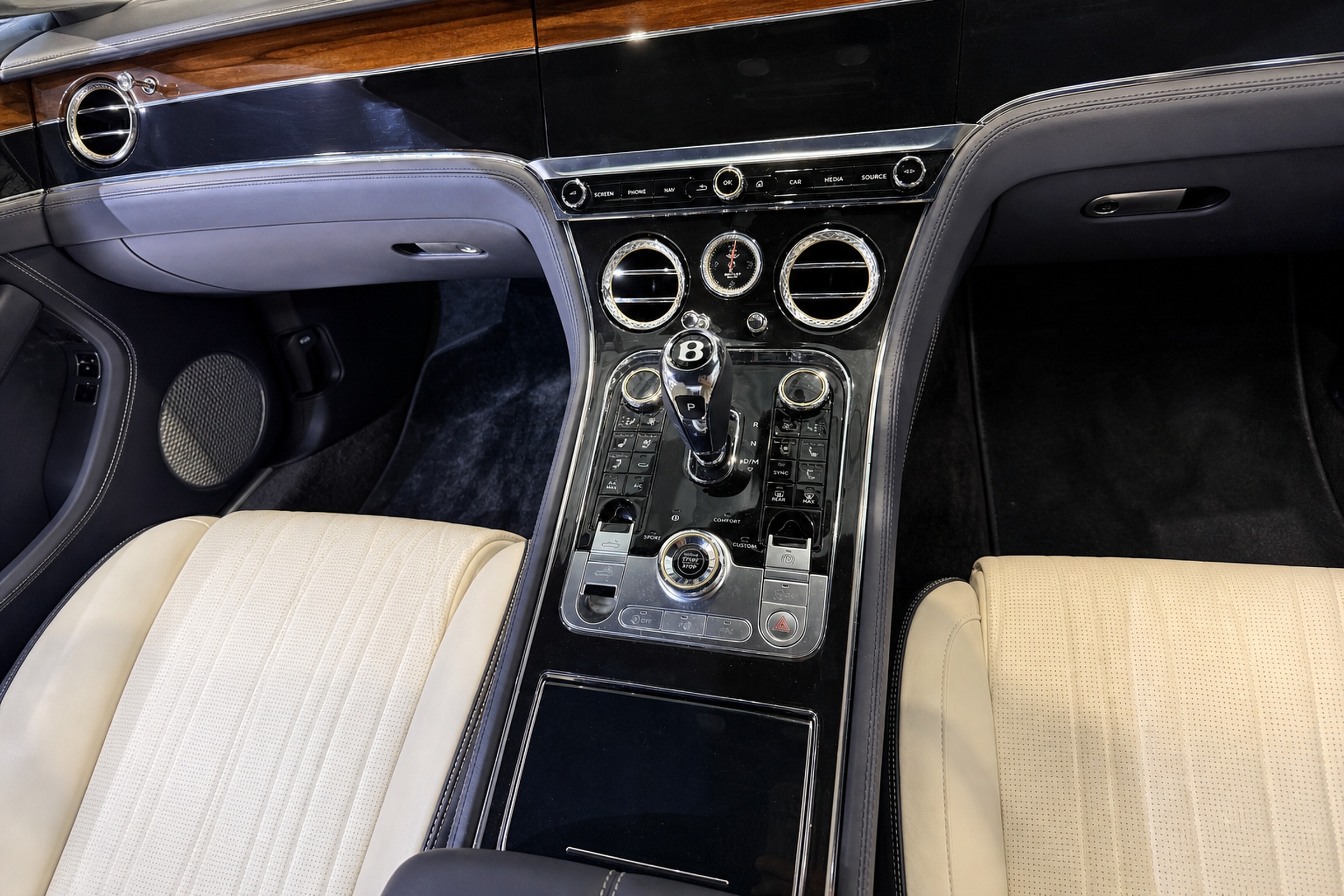 relyauto-bentley-gt-banner-03-center-console