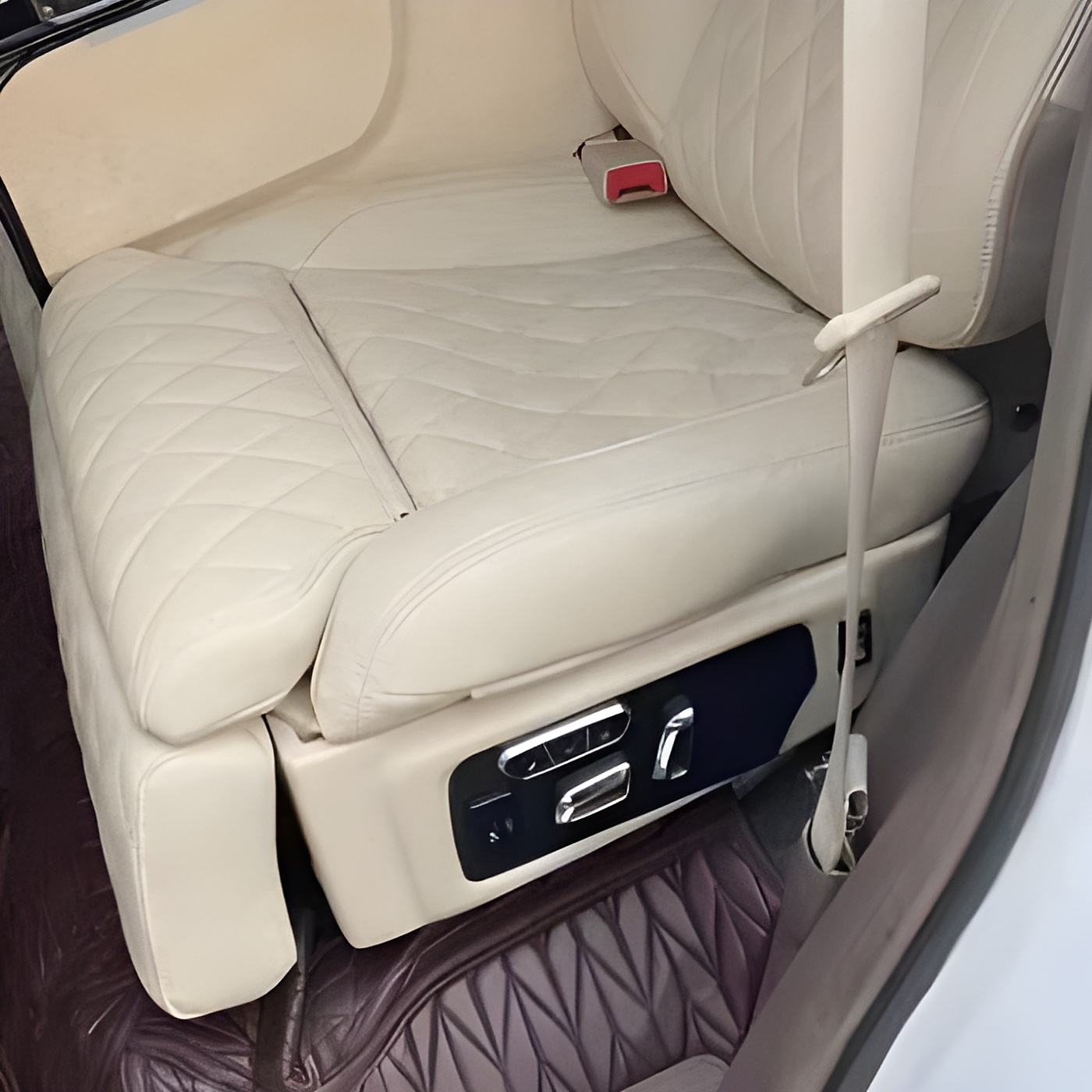 relyauto-aviation-seat-ivory-glow-local-06-cushion-panel-close