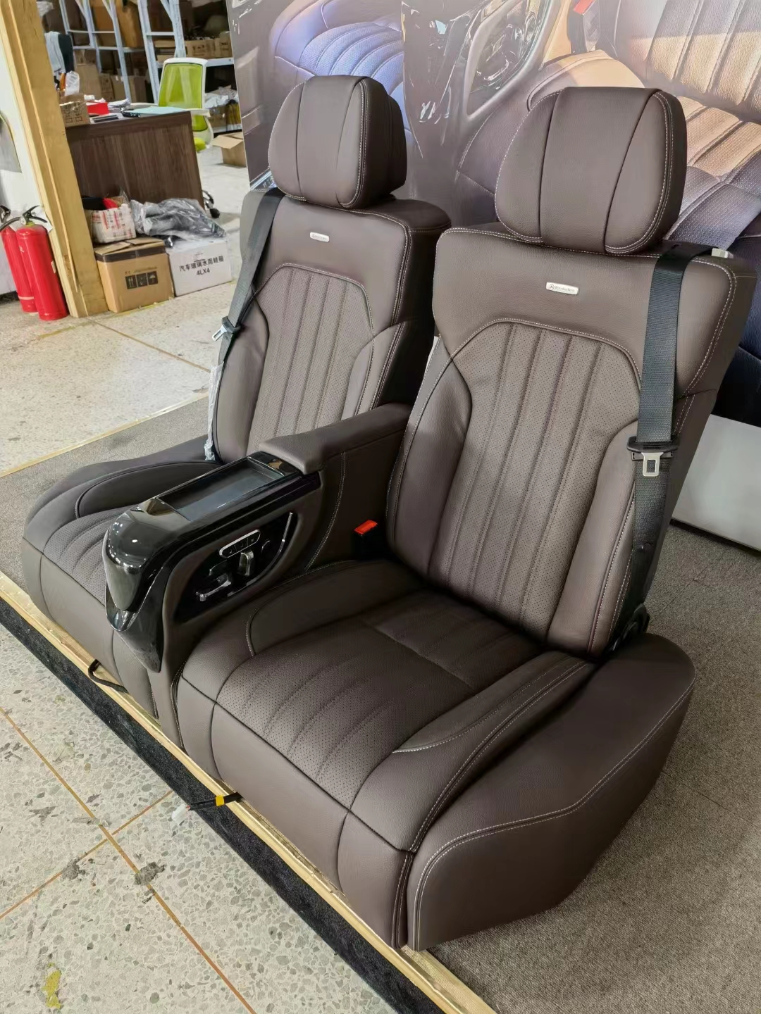 RELYAUTO The Rear Seats of Mercedes GL X164 Car Seat SUV Seat