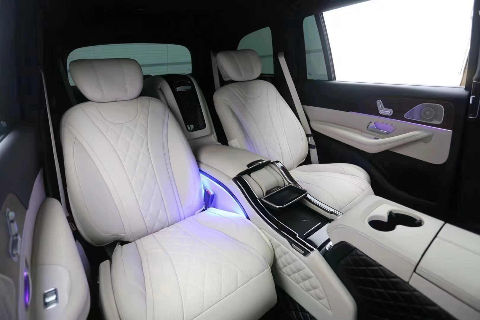 RELYAUTO The Rear Seats of Mercedes GLS Car Seat SUV Seat