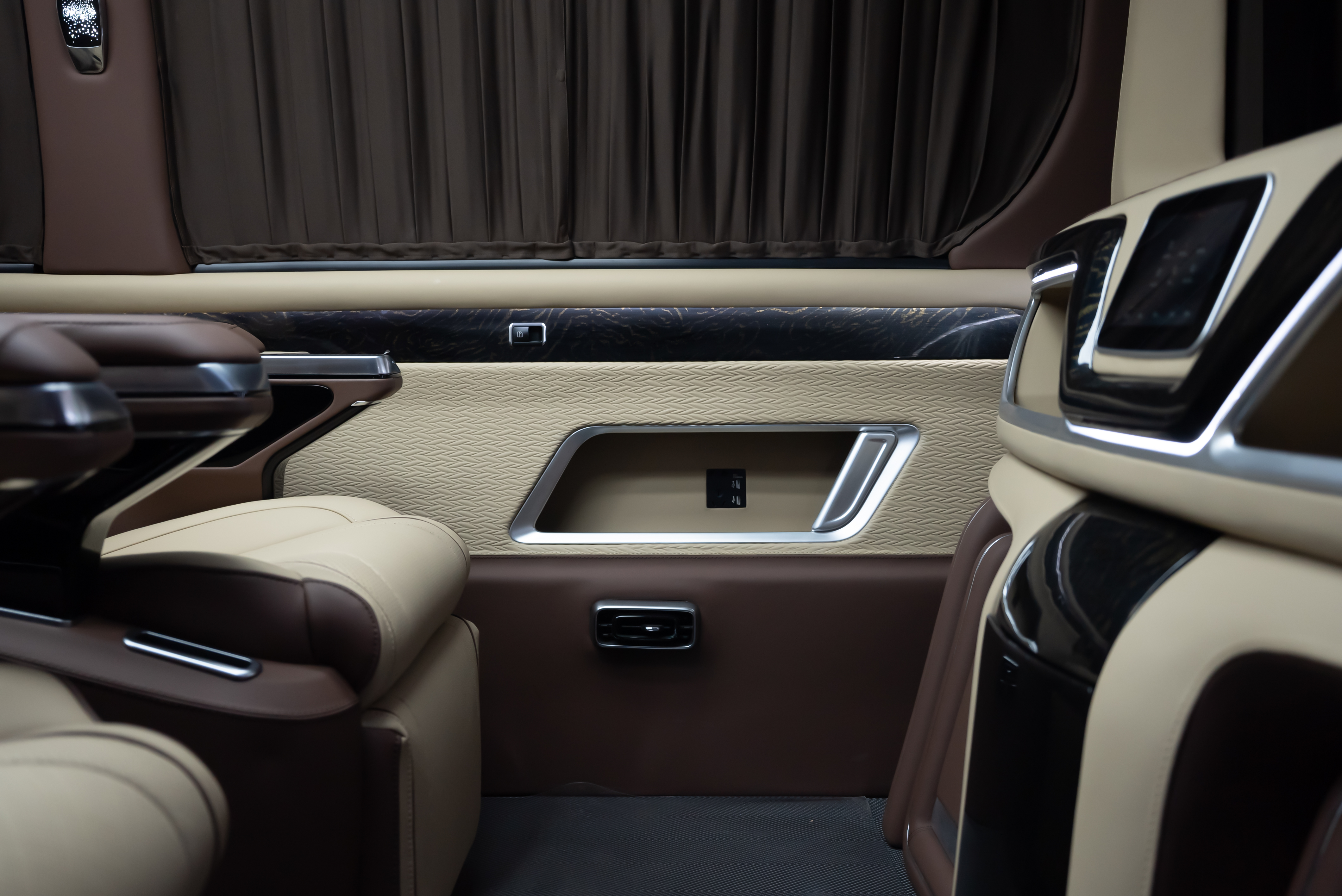 Luxury Toyota Hiace Interior Upgrade Kit Customized Color Patterns