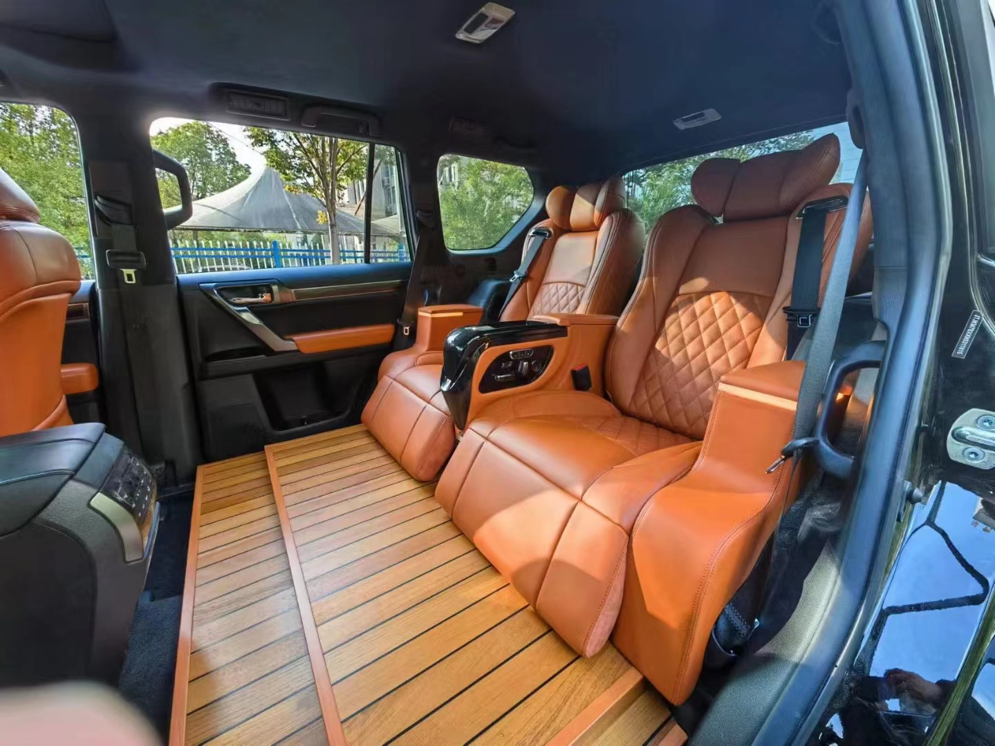 RELYAUTO The Rear Seats of Lexus GX470 Car Seat SUV Seat