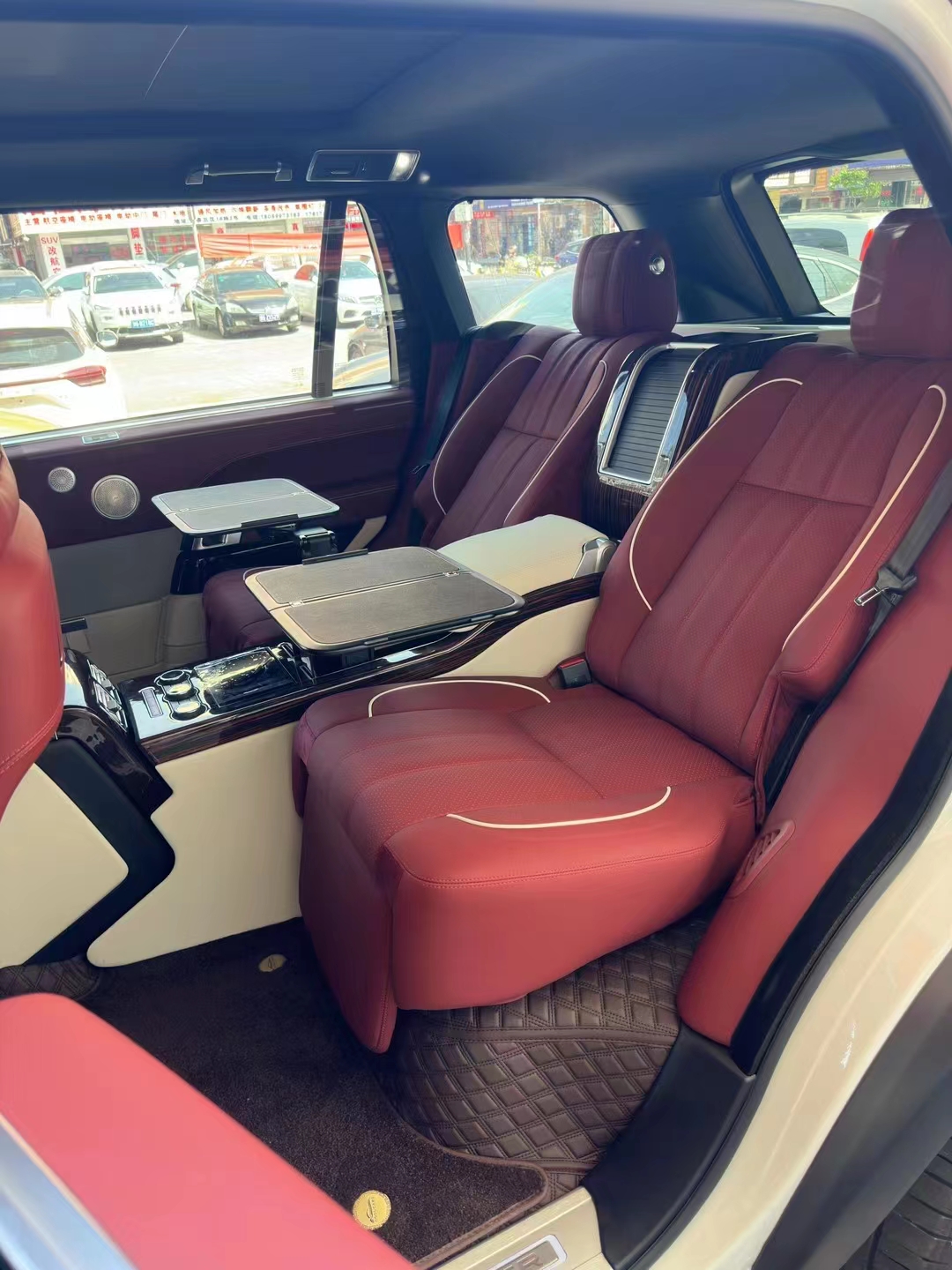 RELYAUTO The Rear Seats of The Land Rover Car Seat SUV Seat 1