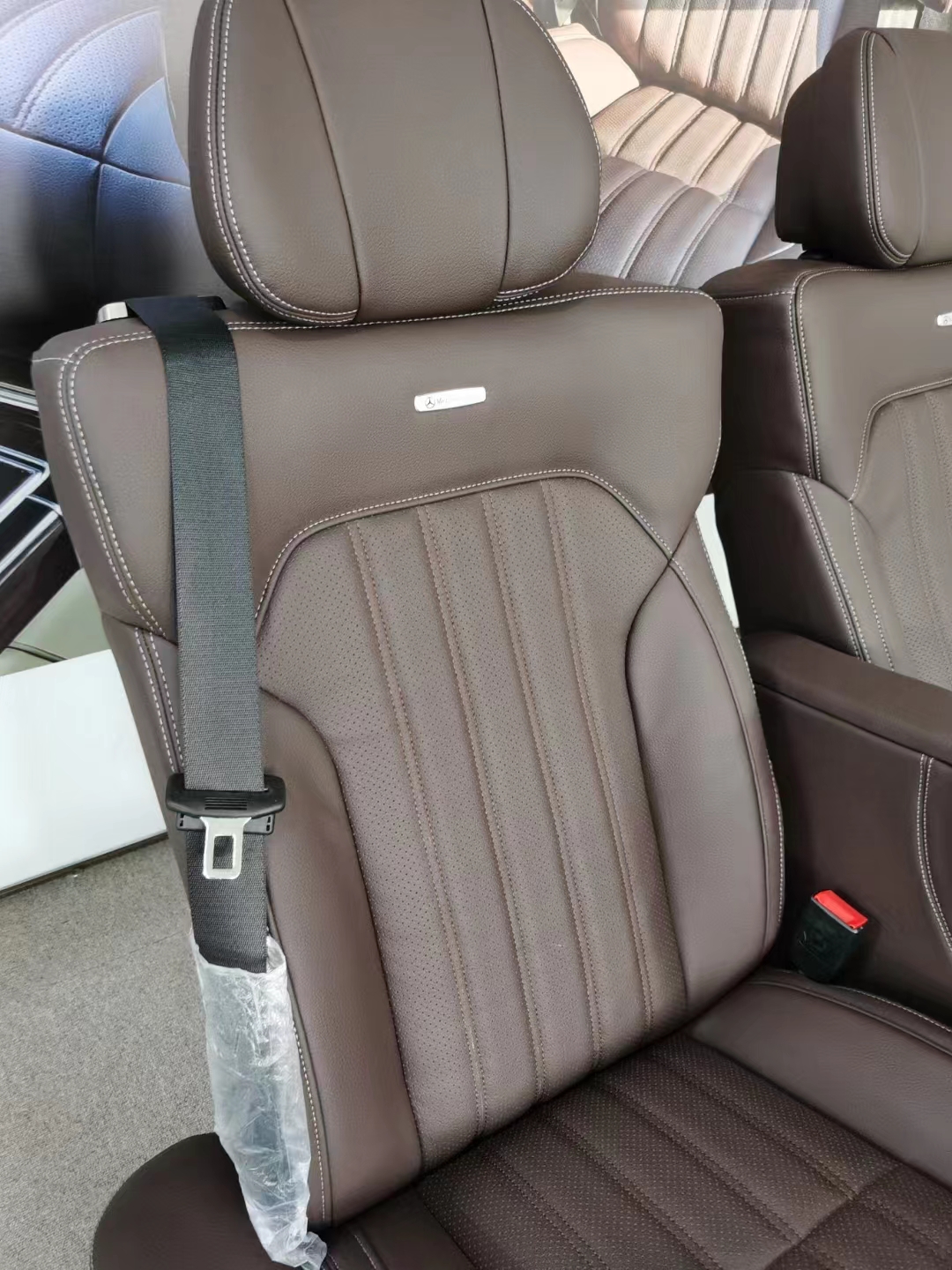 RELYAUTO The Rear Seats of Mercedes GL X164 Car Seat SUV Seat