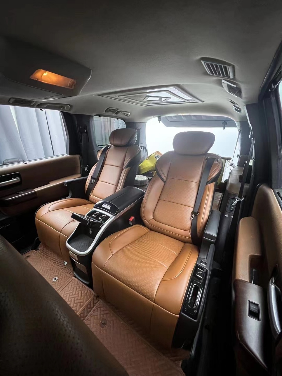 RELYAUTO The Rear Seats of Toyota Land Cruiser Car Seat SUV Seat