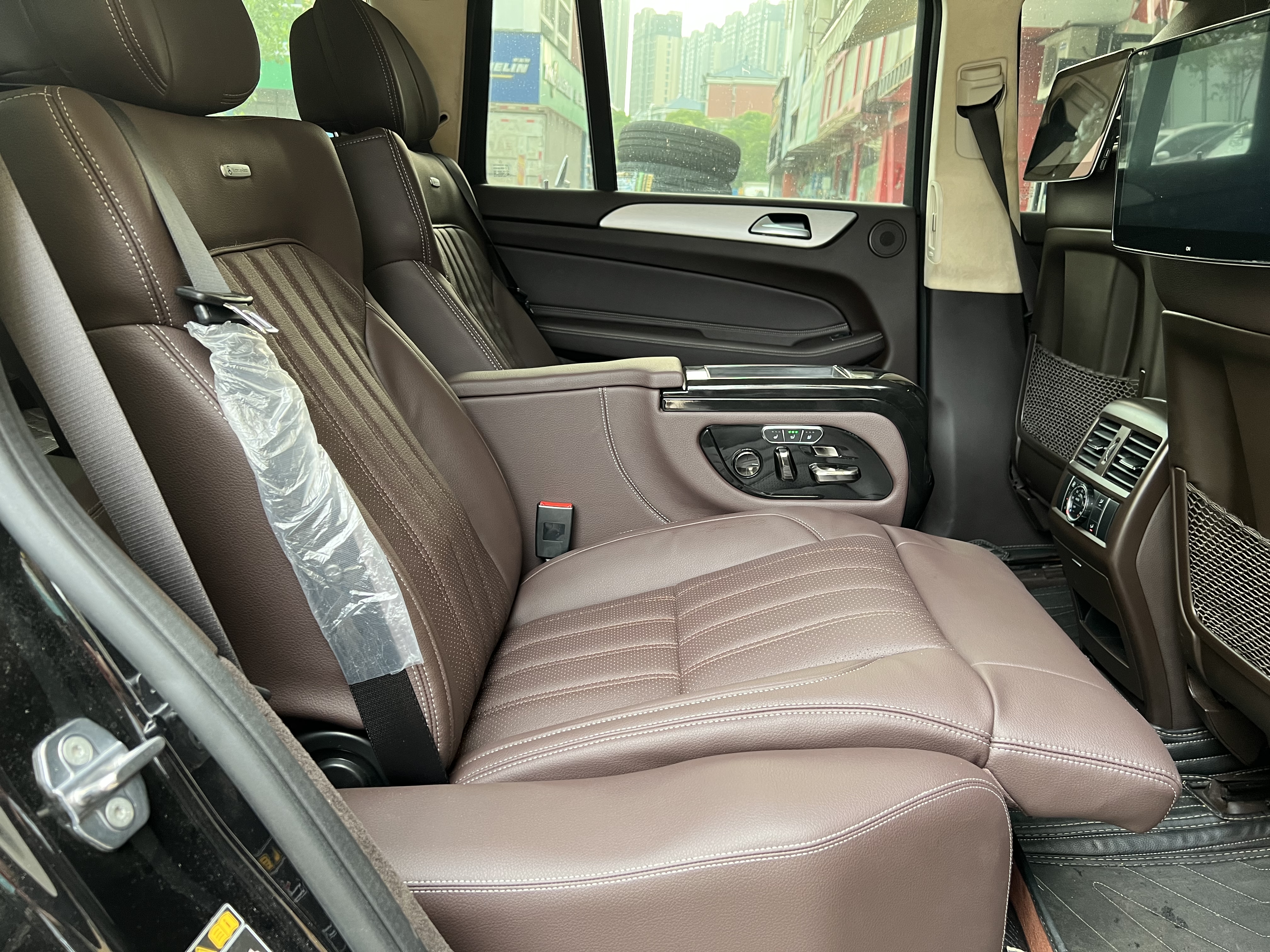 RELYAUTO The Rear Seats of Mercedes GL X164 Car Seat SUV Seat