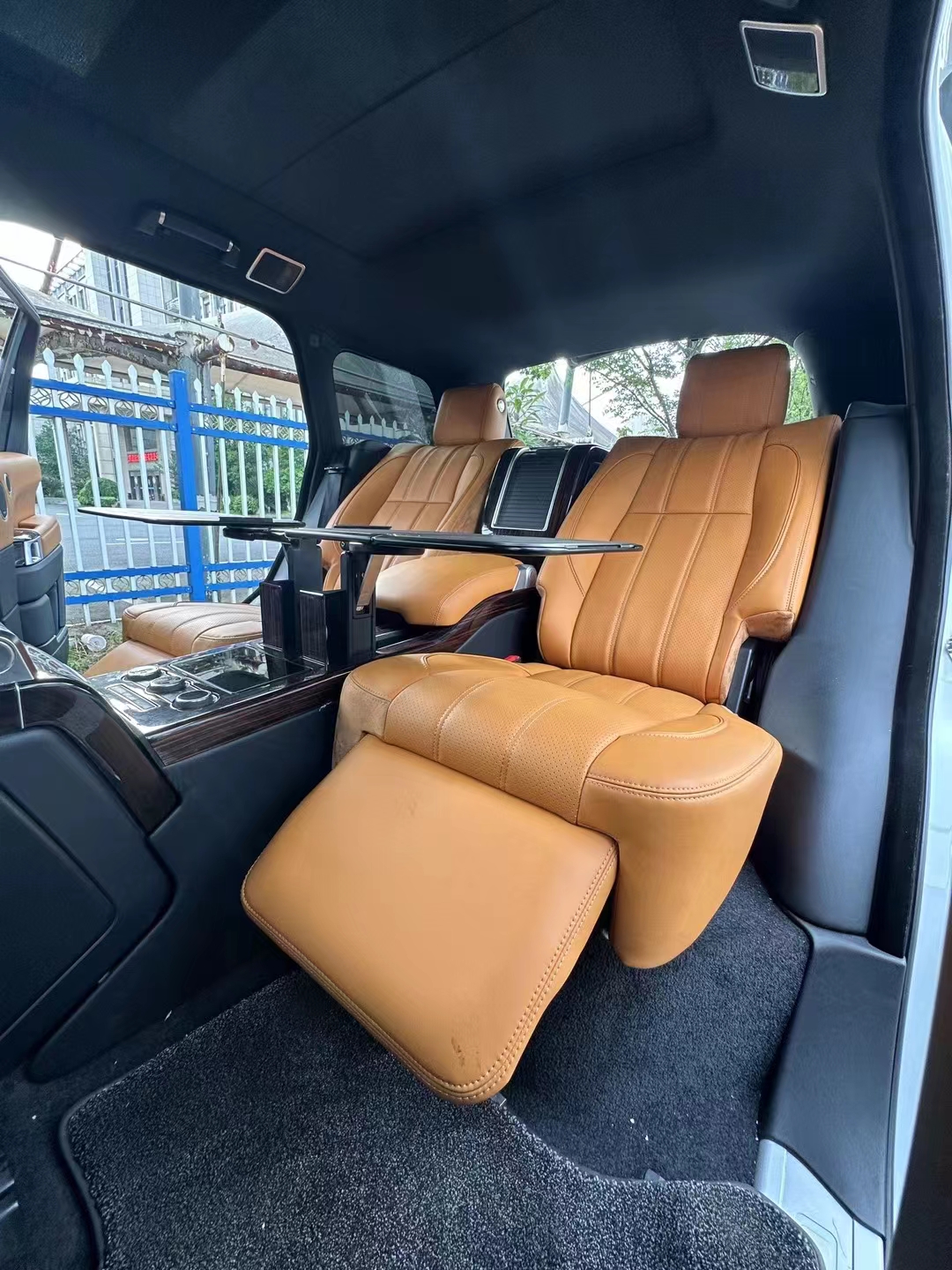 RELYAUTO The Rear Seats of The Land Rover Car Seat SUV Seat 1