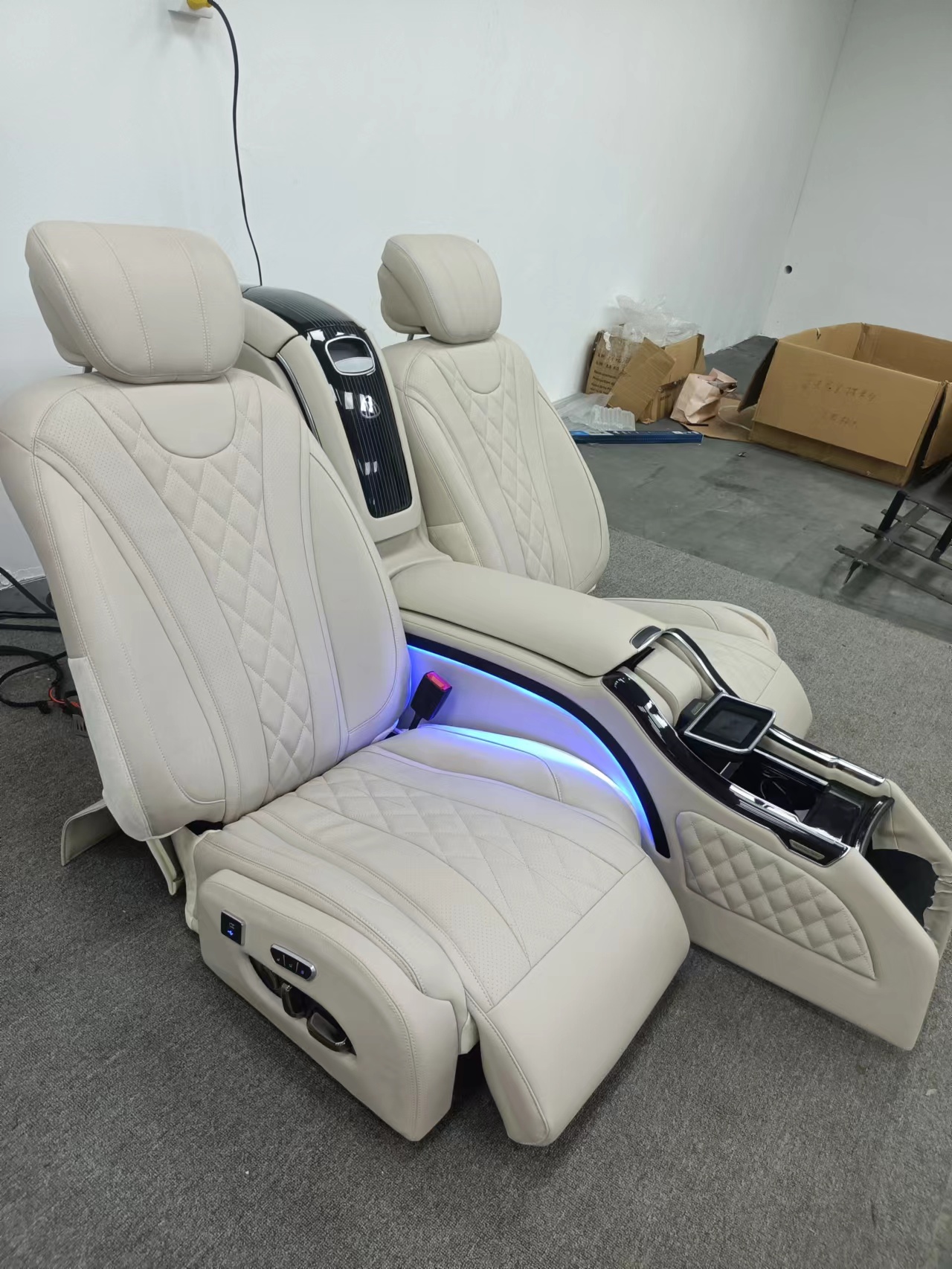 RELYAUTO The Rear Seats of Mercedes GLS Car Seat SUV Seat