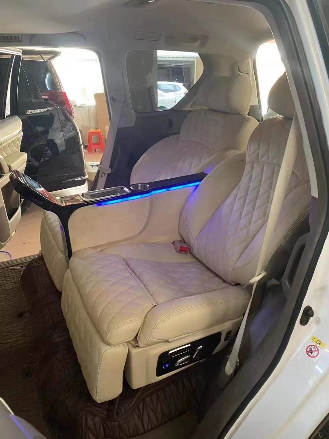 RELYAUTO The Rear Seats of Toyota Prado Car Seat SUV Seat