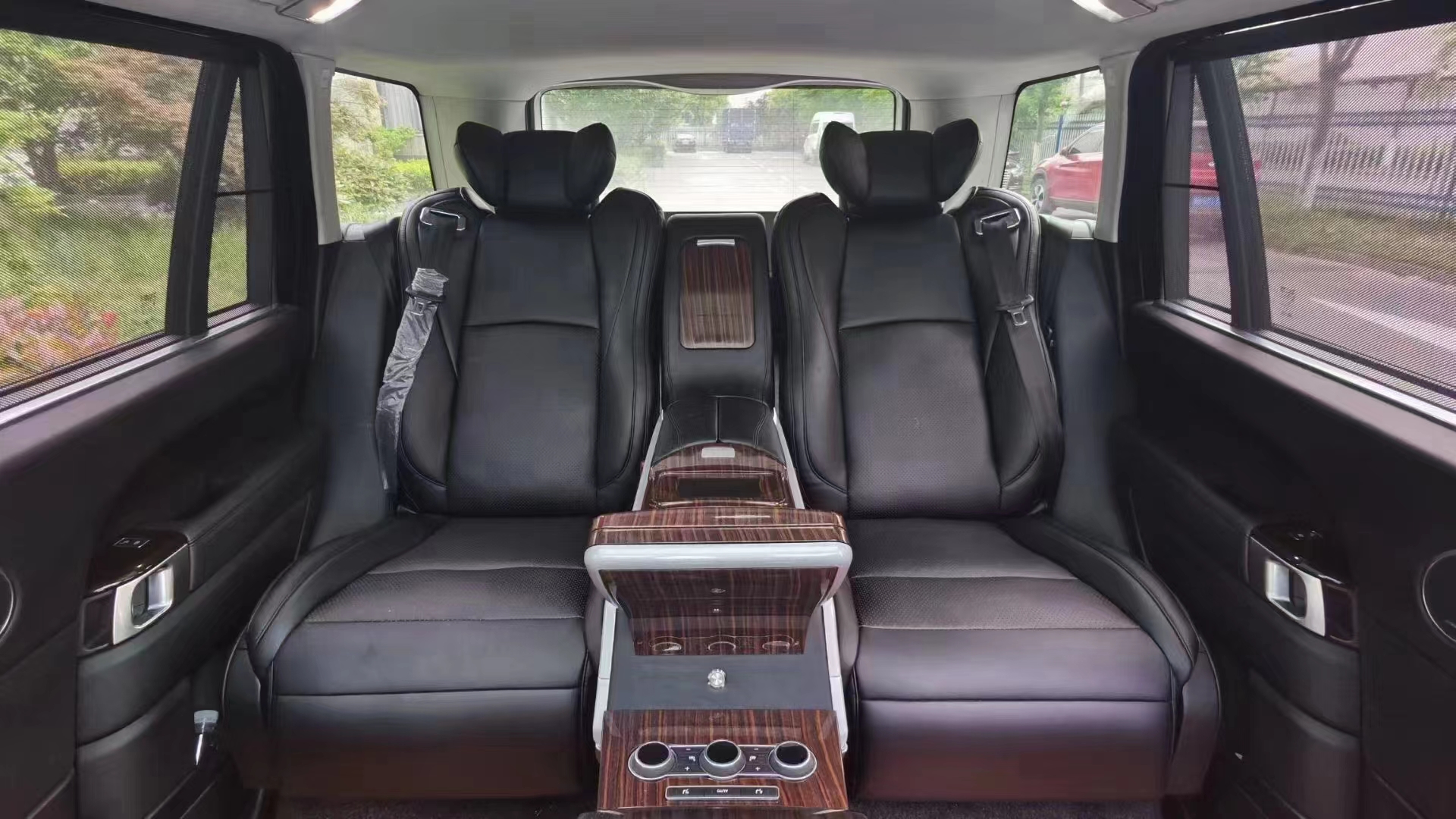 RELYAUTO The Rear Seats of The Land Rover Car Seat SUV Seat 3