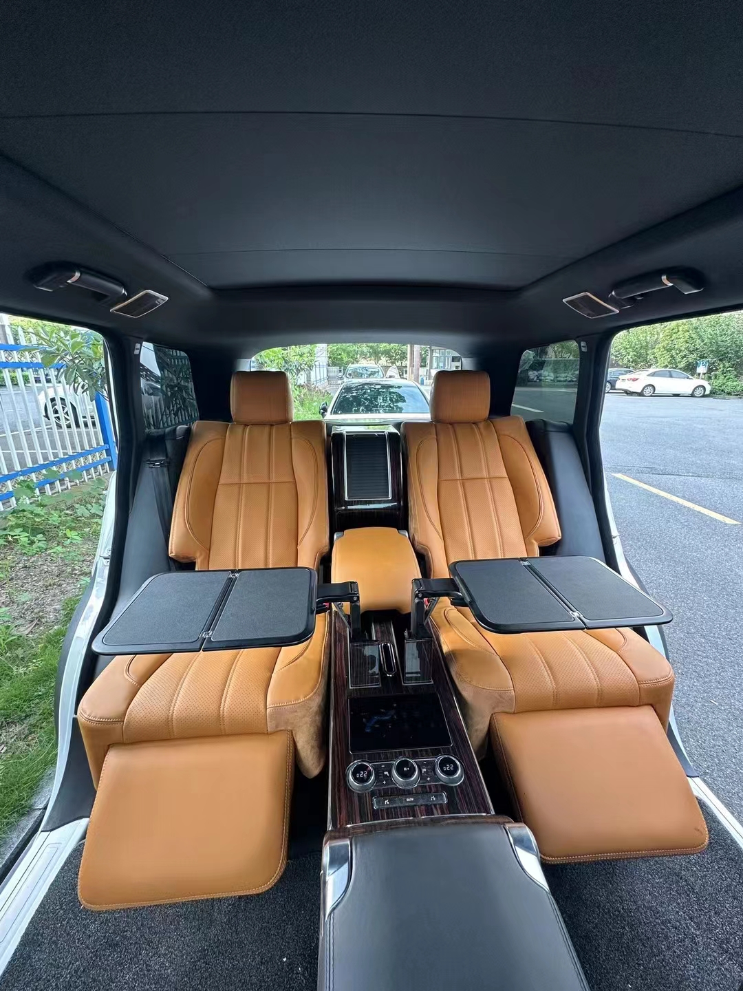 RELYAUTO The Rear Seats of The Land Rover Car Seat SUV Seat 1