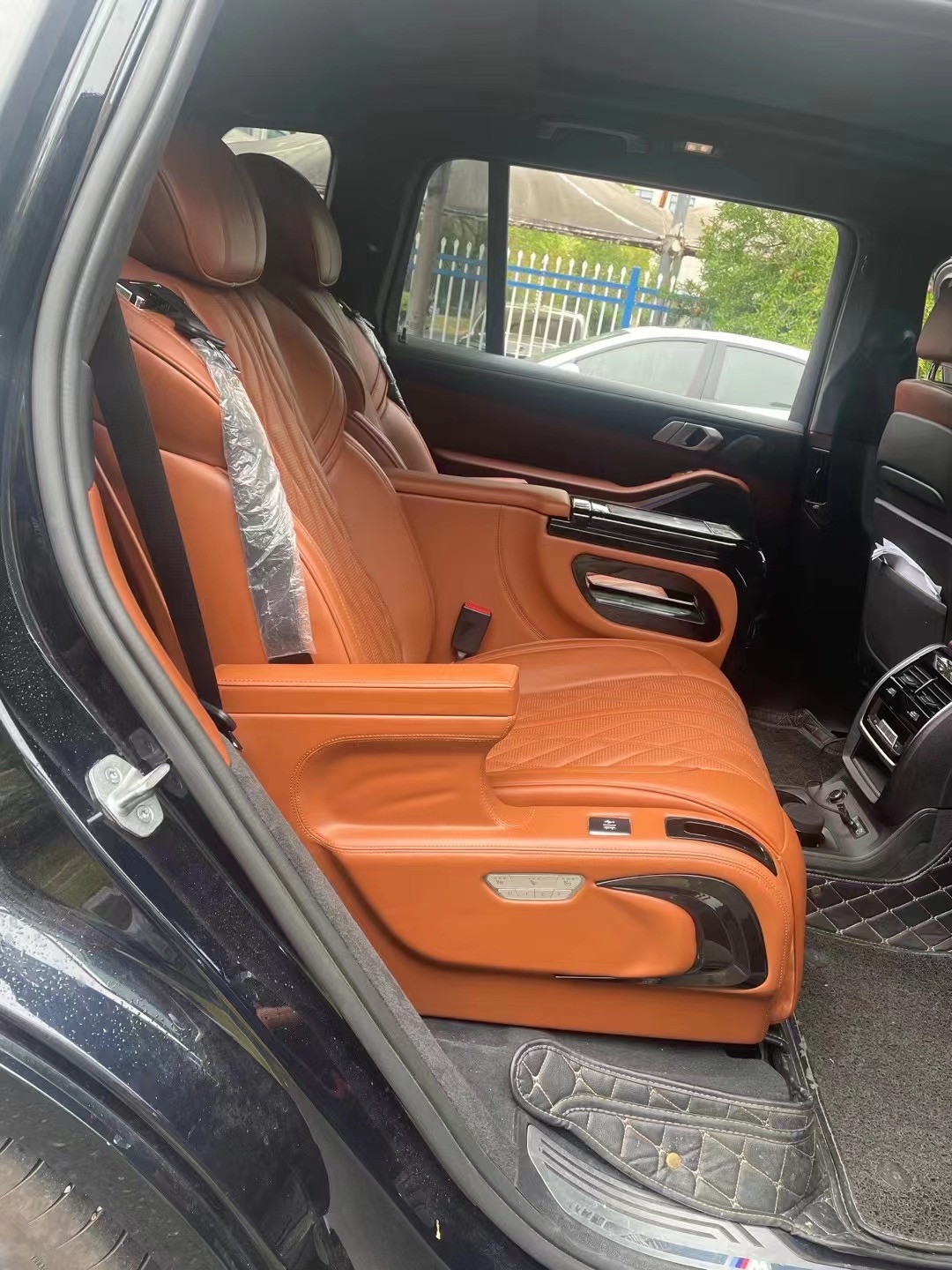 RELYAUTO The Rear Seats of BMW X7 Car Seat SUV Seat