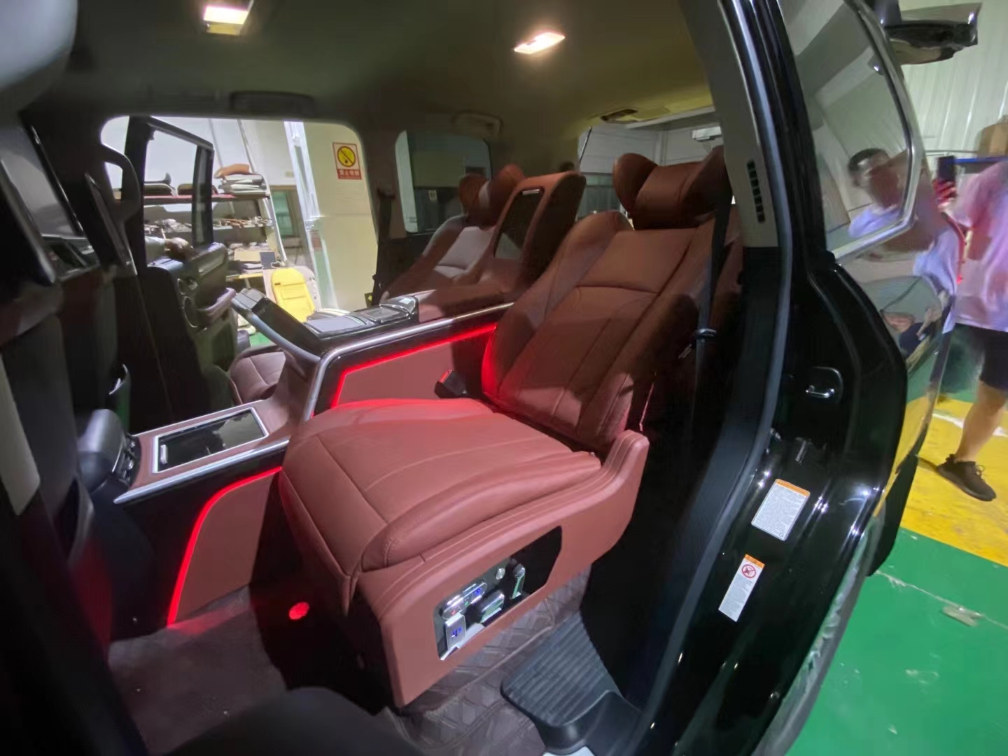 RELYAUTO The Rear Seats of Lexus LX570 Car Seat SUV Seat