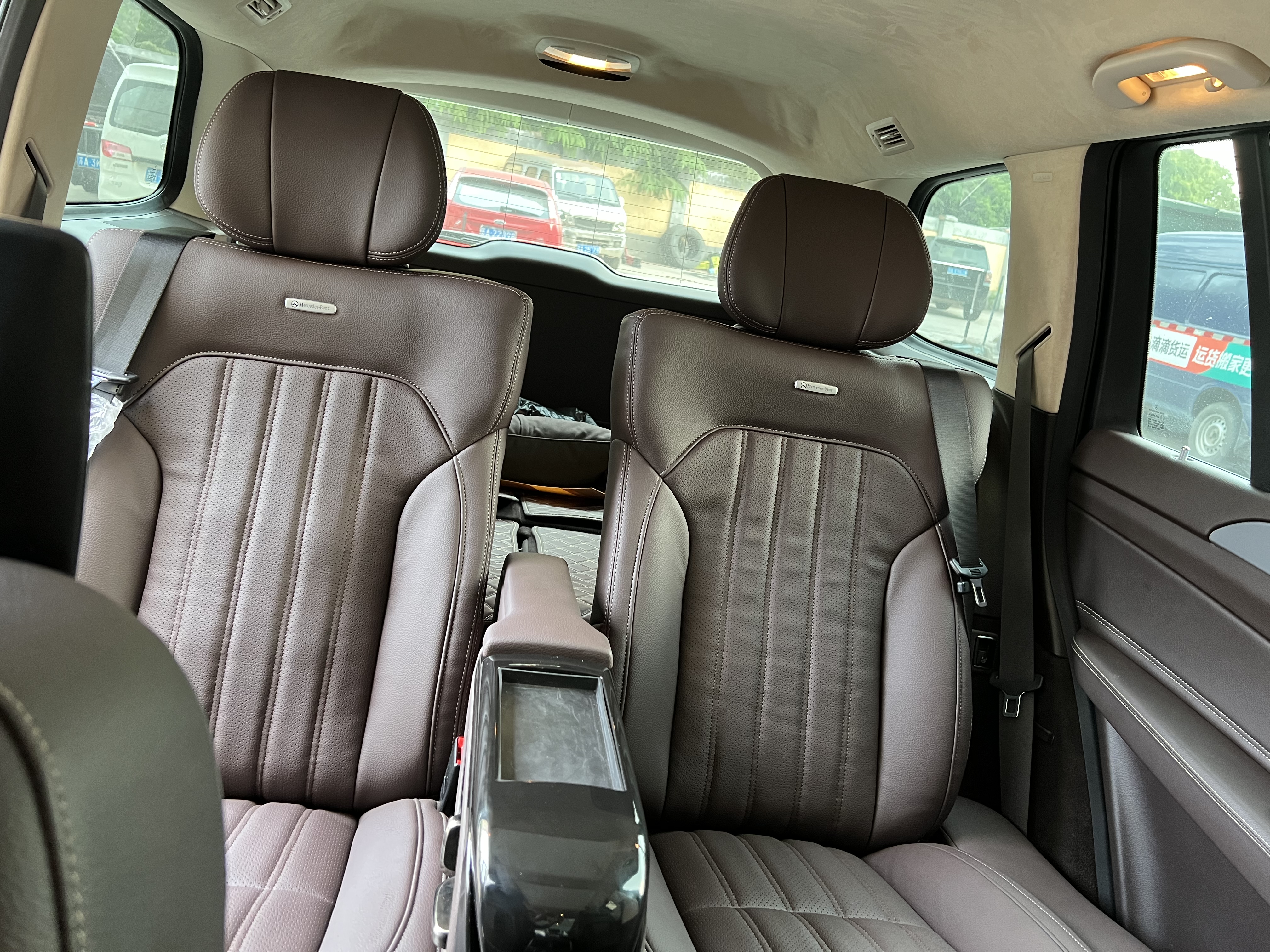 RELYAUTO The Rear Seats of Mercedes GL X164 Car Seat SUV Seat