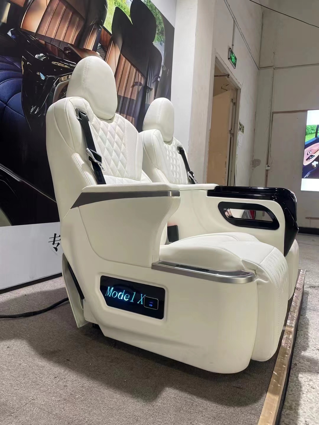 RELYAUTO The Rear Seats of Tesla Model X Car Seat SUV Seat