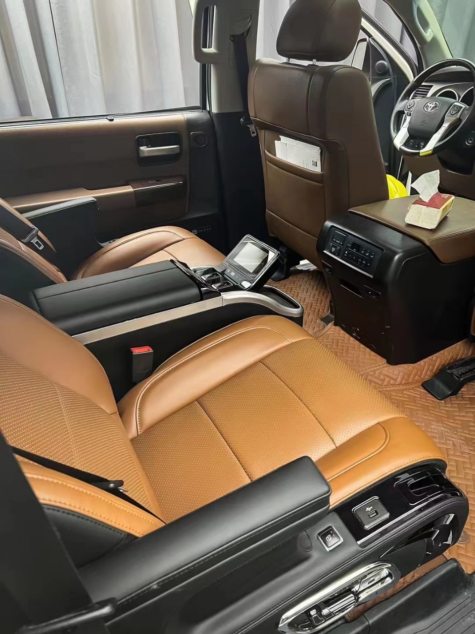 RELYAUTO The Rear Seats of Toyota Land Cruiser Car Seat SUV Seat