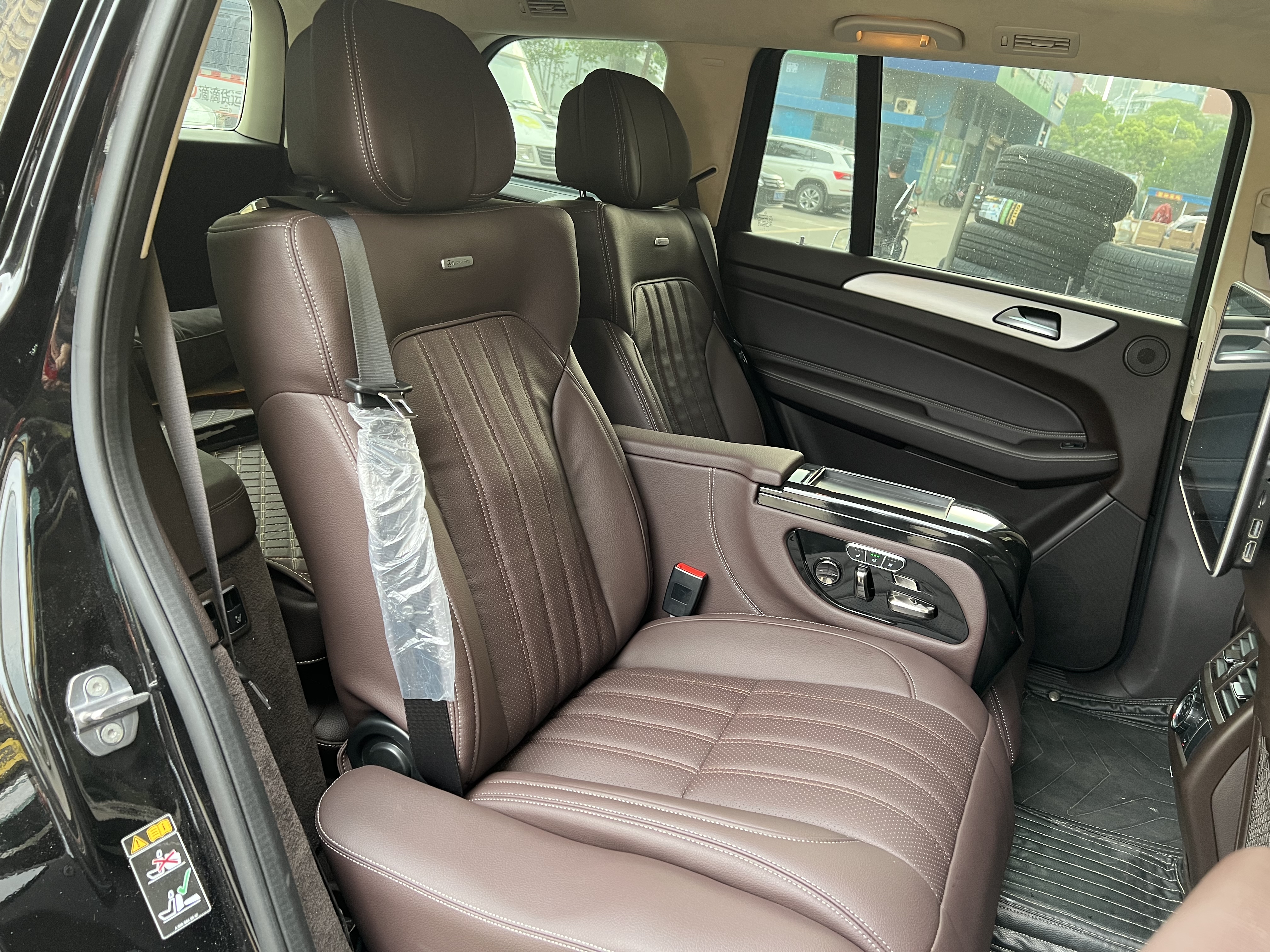 RELYAUTO The Rear Seats of Mercedes GL X164 Car Seat SUV Seat