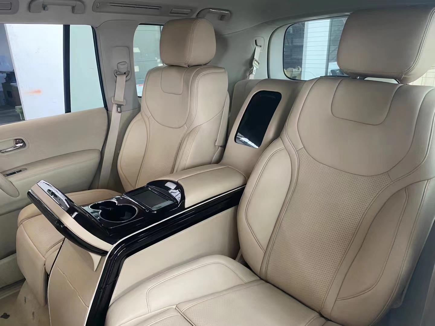 RELYAUTO The Rear Seats of Lexus LX570 Car Seat SUV Seat