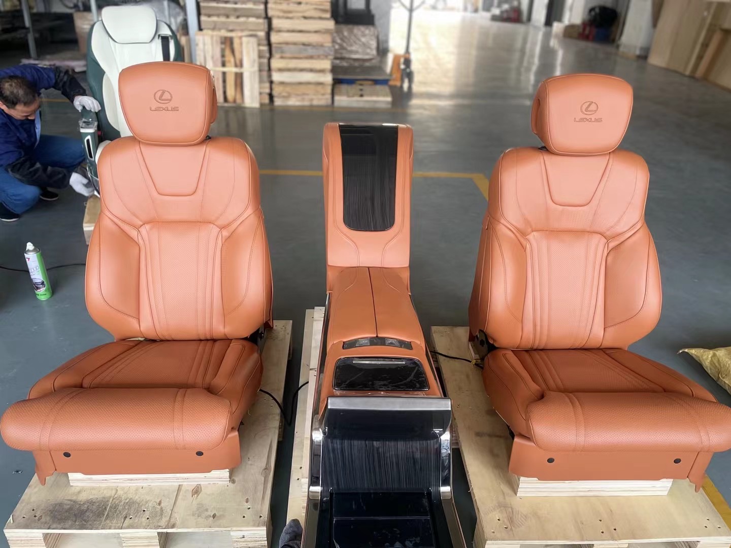 RELYAUTO The Rear Seats of Lexus LX570 Car Seat SUV Seat