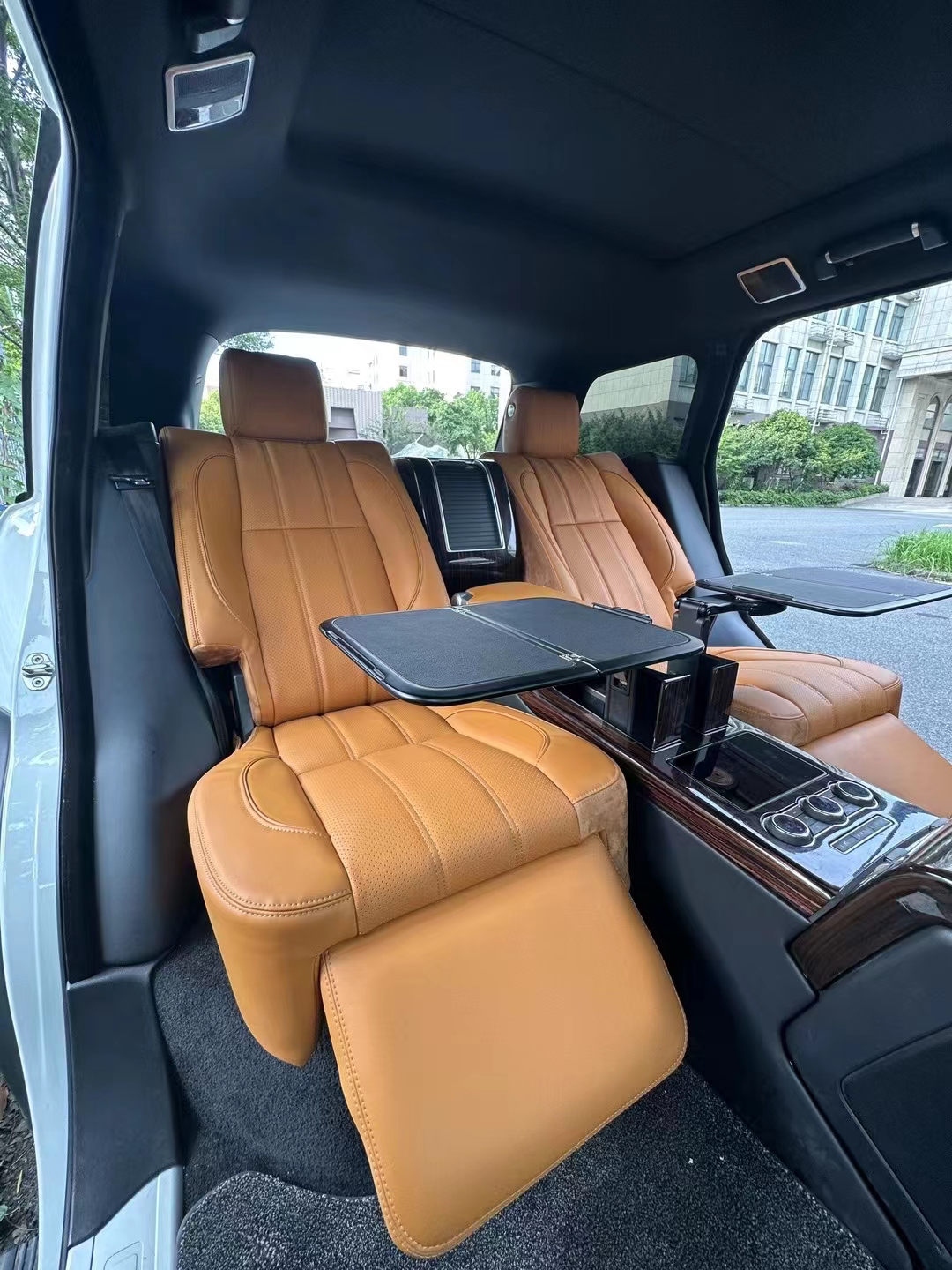 RELYAUTO The Rear Seats of The Land Rover Car Seat SUV Seat 1