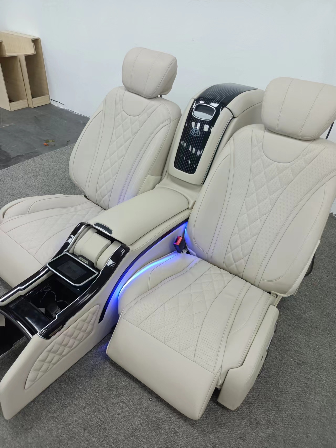 RELYAUTO The Rear Seats of Mercedes GLS Car Seat SUV Seat