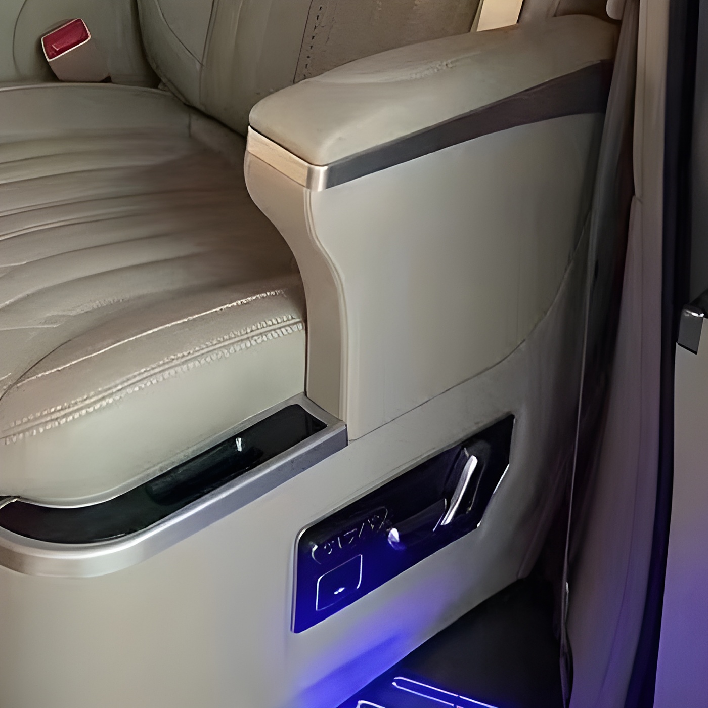 relyauto-previa-seat-sand-local-06-cushion-armrest