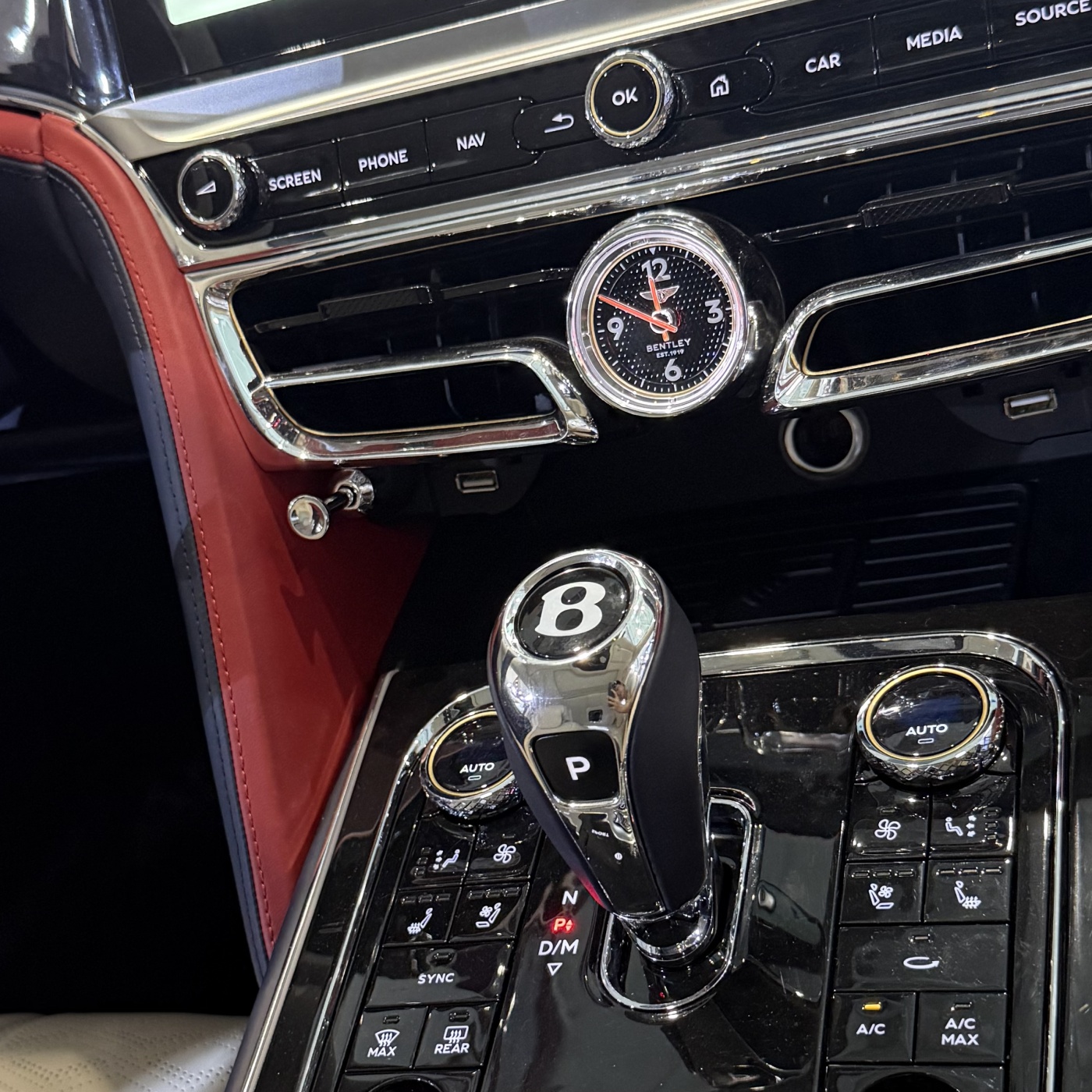 relyauto-flying-spur-detail-01-centre-console