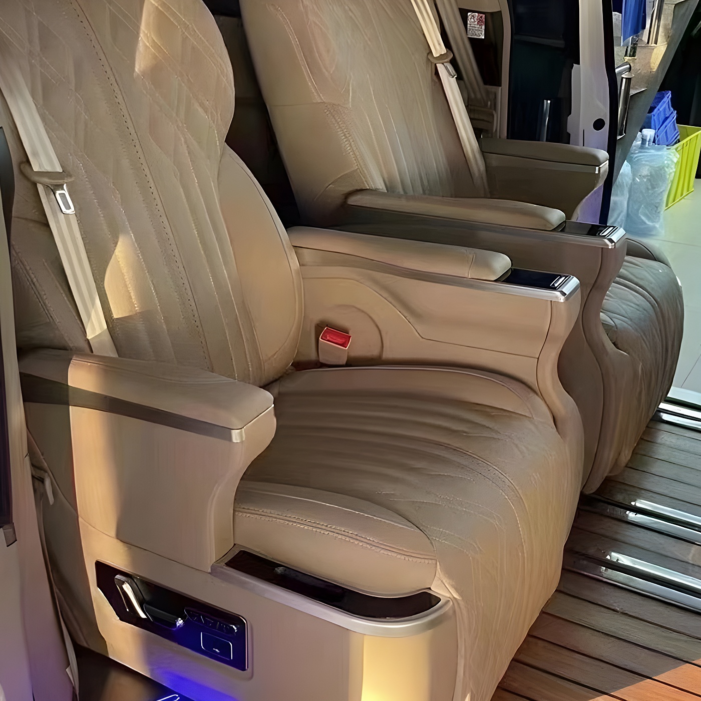 relyauto-previa-seat-sand-local-05-seat-quarter