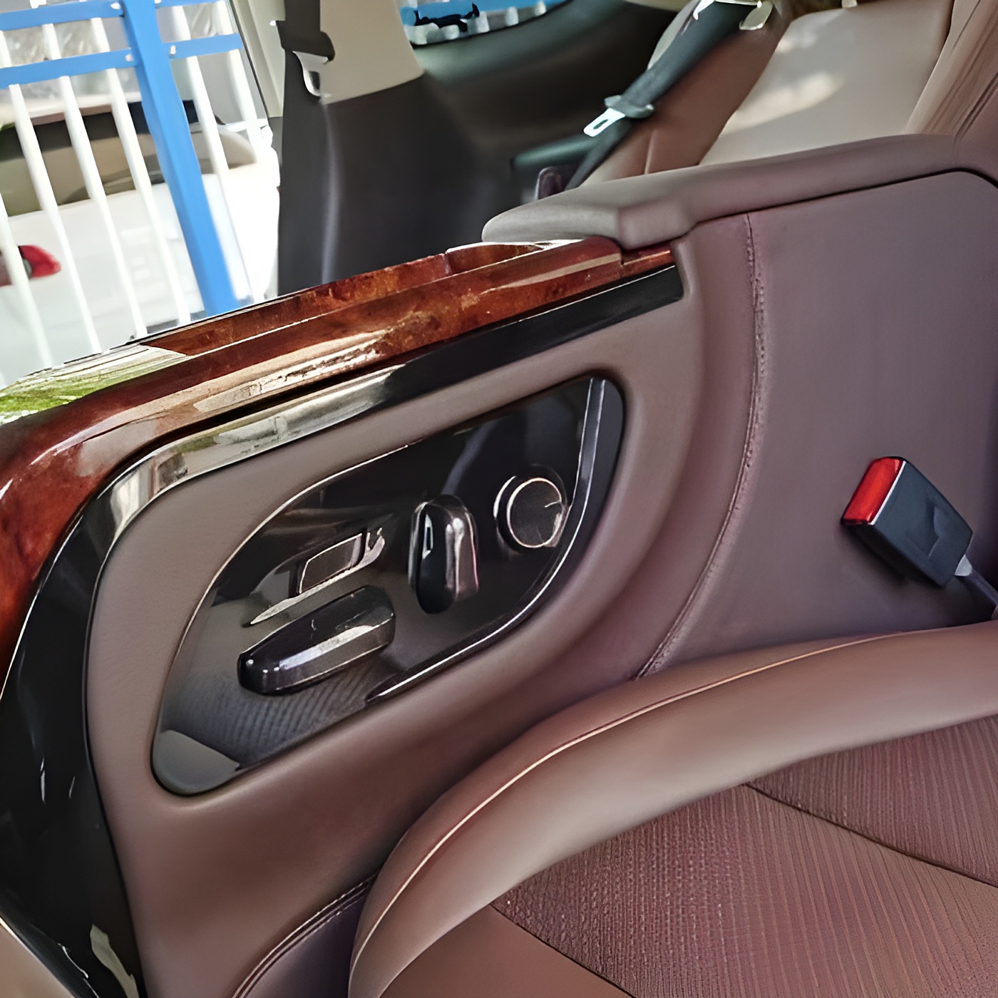 relyauto-aviation-seat-cocoa-local-01-console-panel