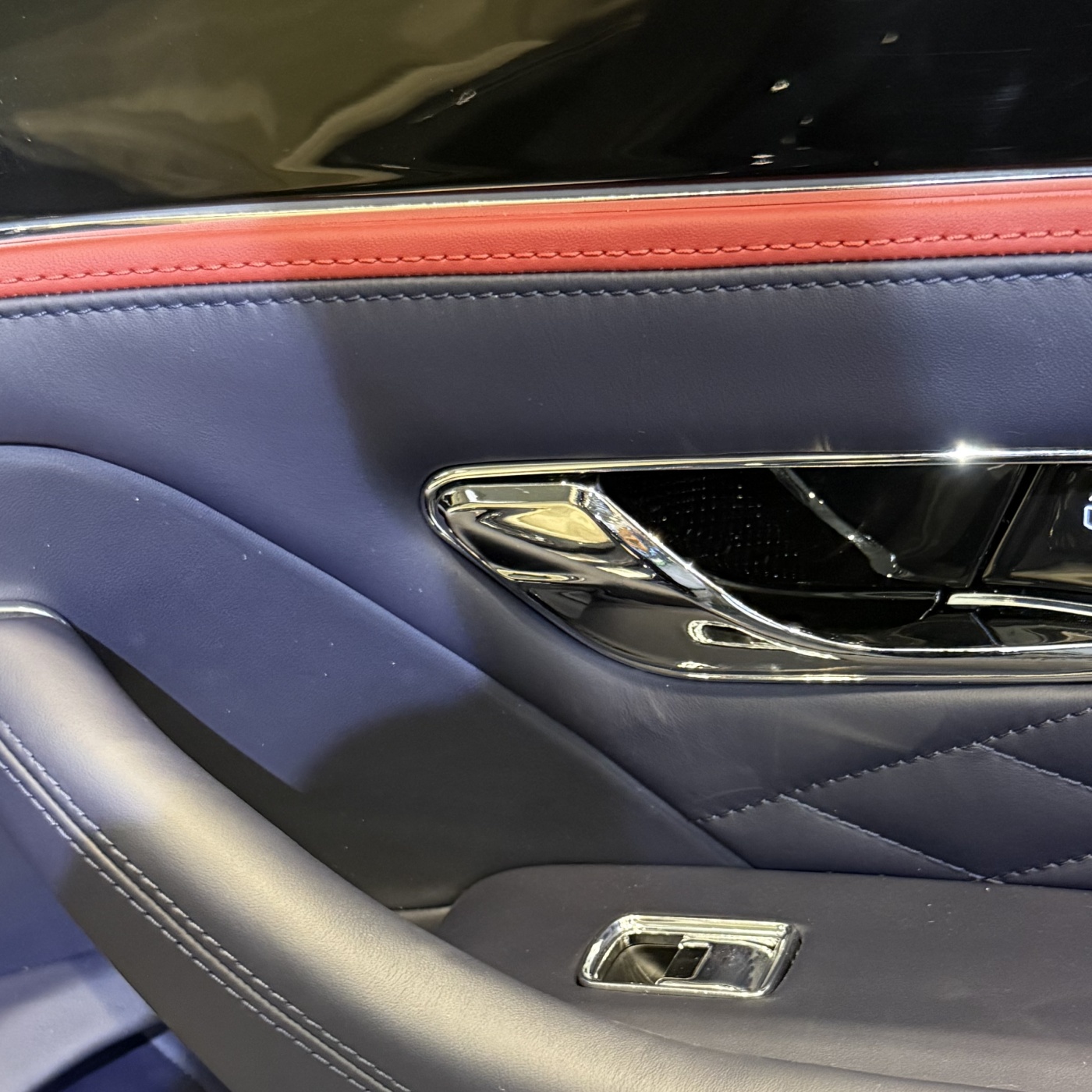 relyauto-flying-spur-detail-03-door-handle