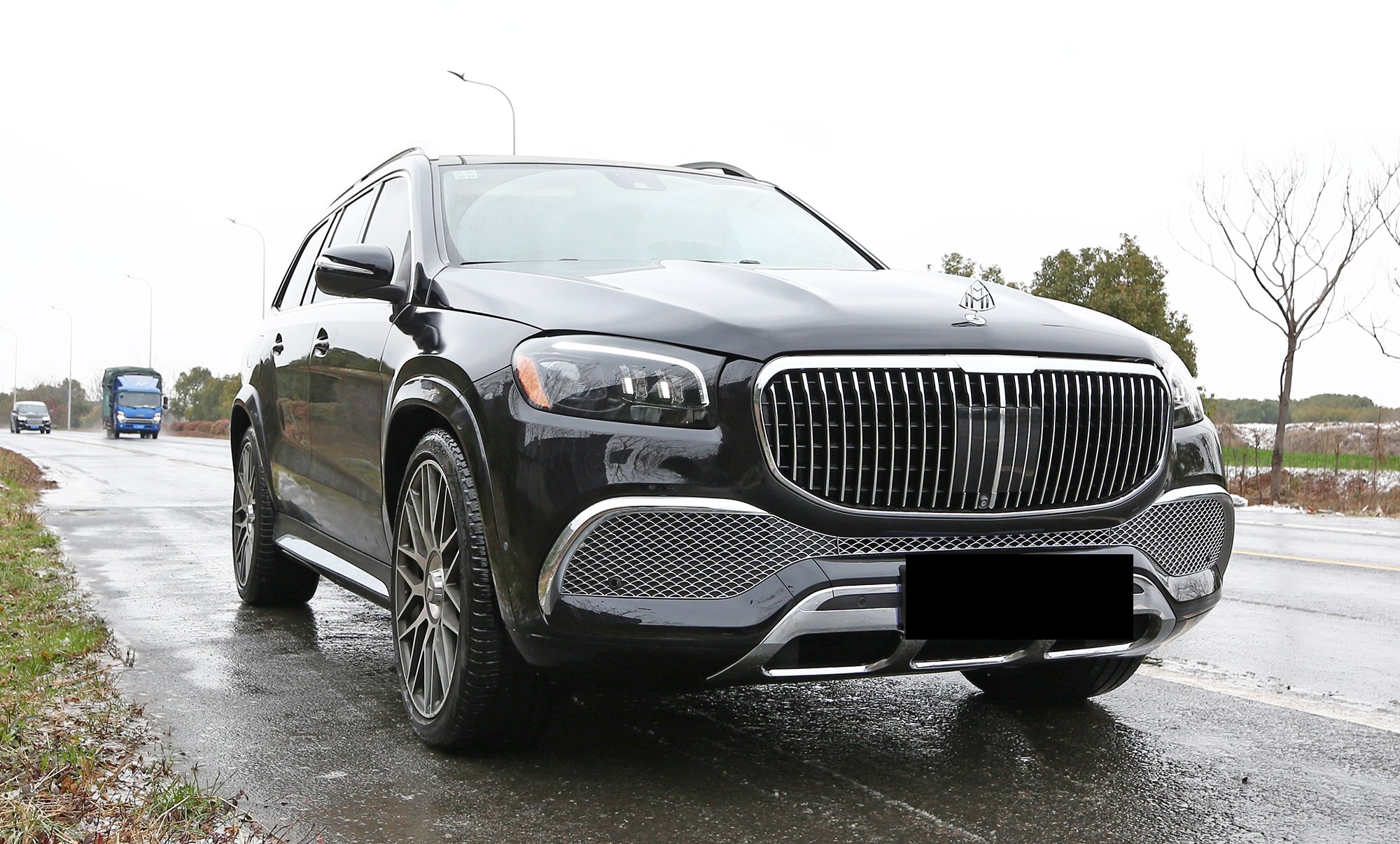 relyauto-gls-maybach-exterior-03-front-34-left-masked